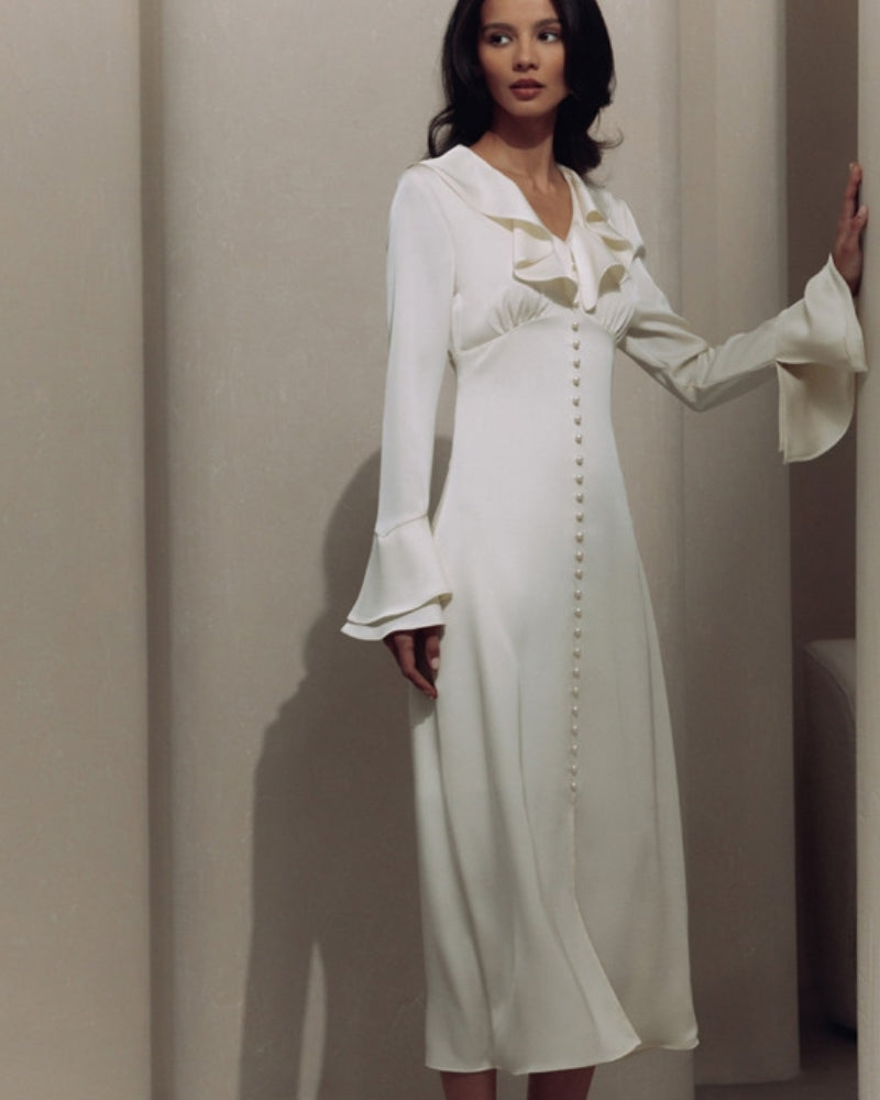 Vestido midi com babados e botões de pérola