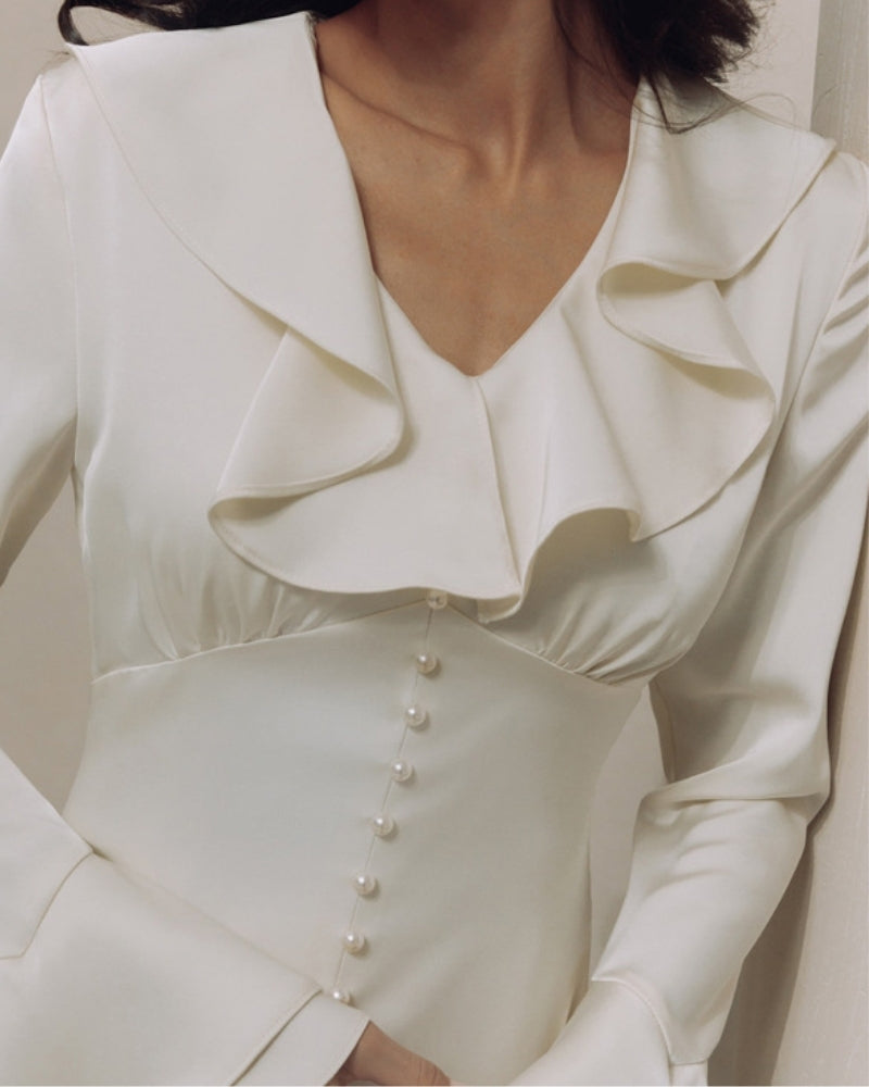 Vestido midi com babados e botões de pérola