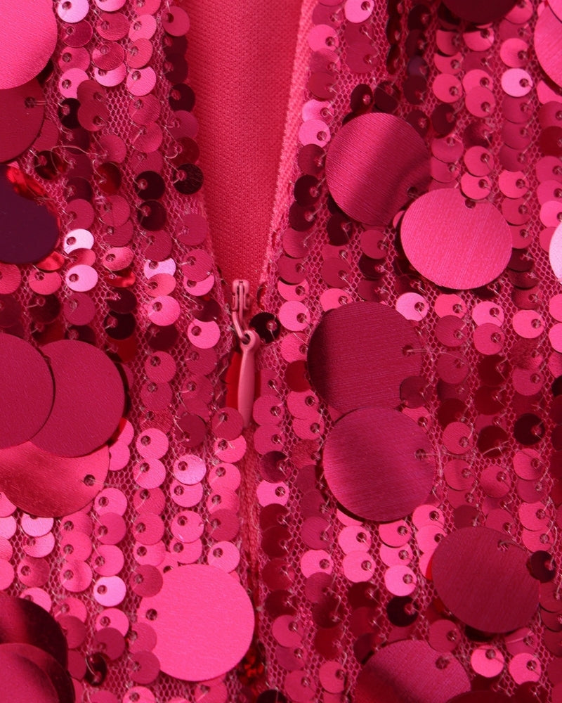 Vestido curto de festa com lantejoulas