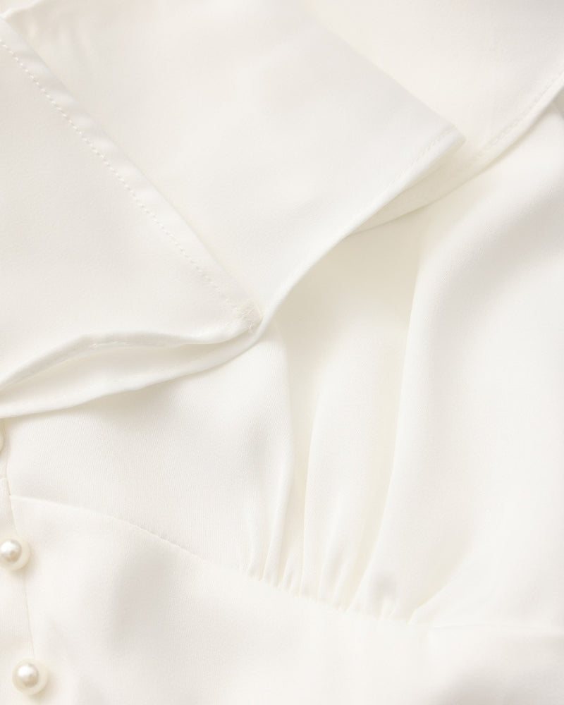 Vestido midi com babados e botões de pérola